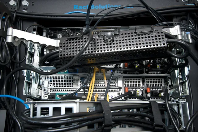 Back of the old rack with the old cable management arms. We will be cleaning this up to look like the after picture soon. MarTech-Integrationsarchitektur