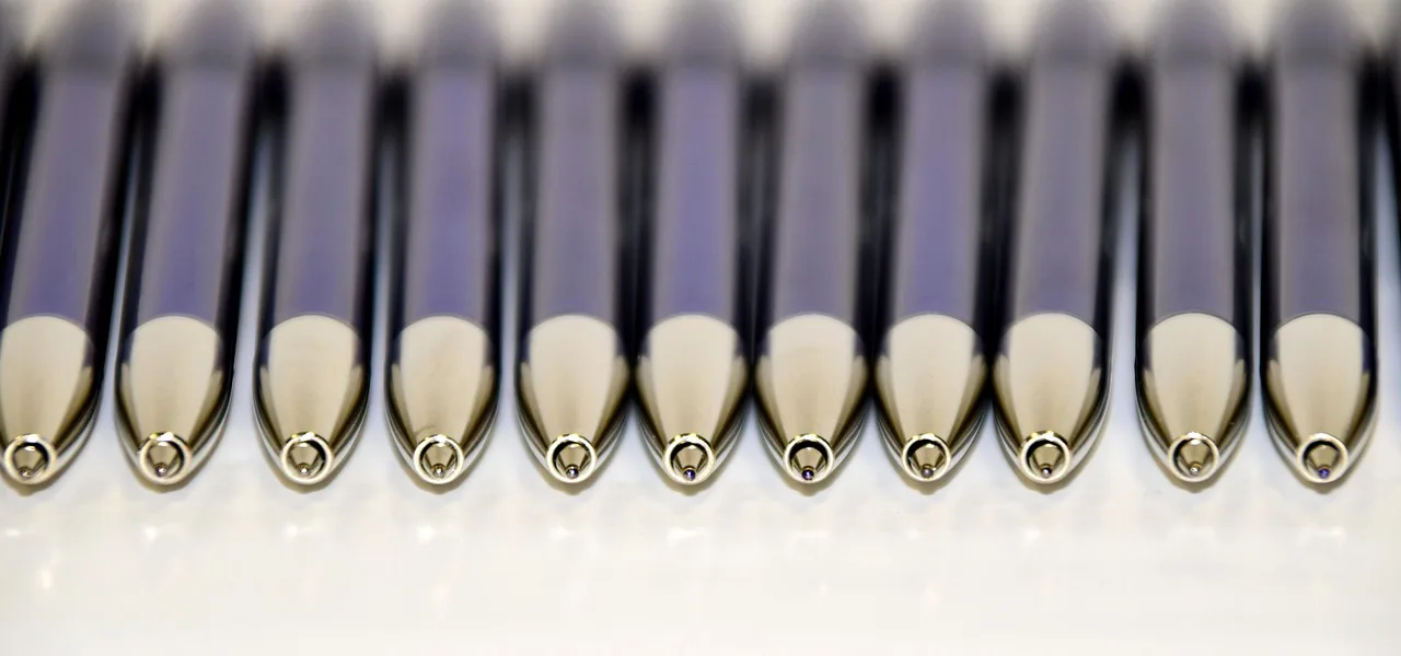 ballpoint pen, pencils, write, writing tool, office, office accessories, office supplies, schreiber, stationery, pen, blue, pens, glittering