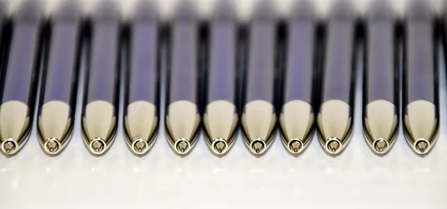 ballpoint pen, pencils, write, writing tool, office, office accessories, office supplies, schreiber, stationery, pen, blue, pens, glittering. Werkzeuge mit gleicher Kernaufgabe identifizieren